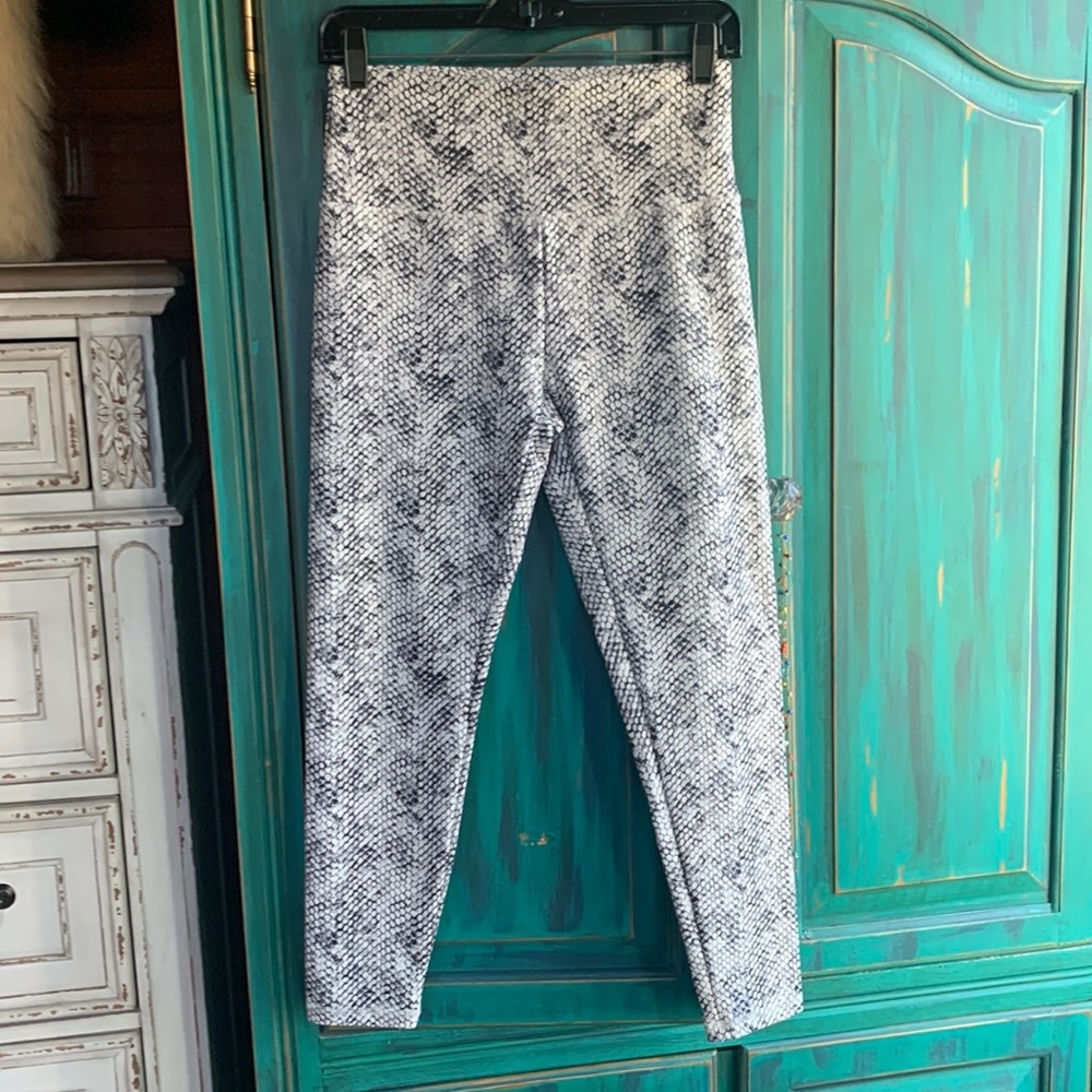 Balance Collection yoga pants size large